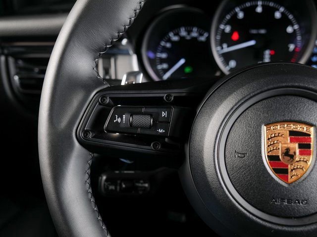 Certified 2026 Porsche Macan AWD/4WD image 22