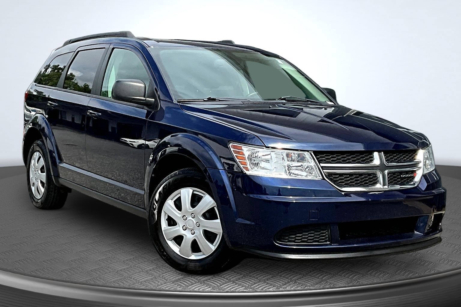 Used 2020 Dodge Journey SE w/ SE Popular Equipment Group FWD image 2