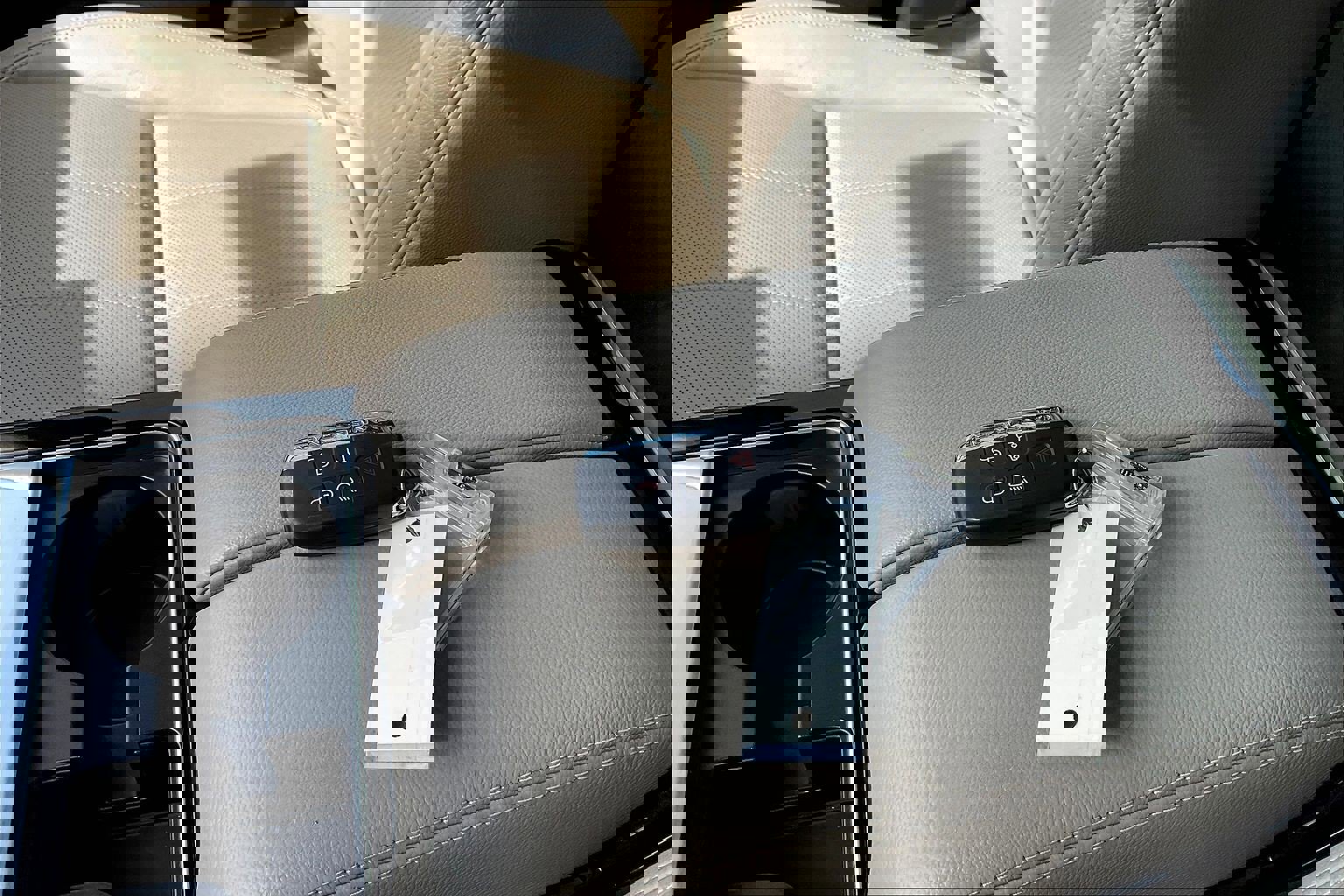 Used 2018 Land Rover Range Rover Velar S image 35