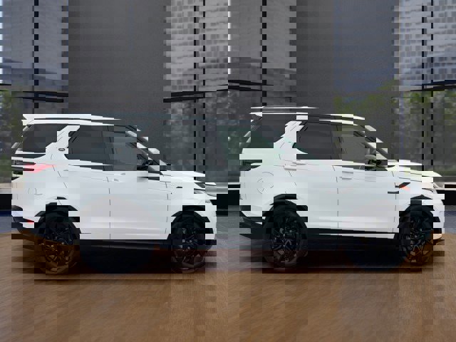 Used 2024 Land Rover Discovery S image 6