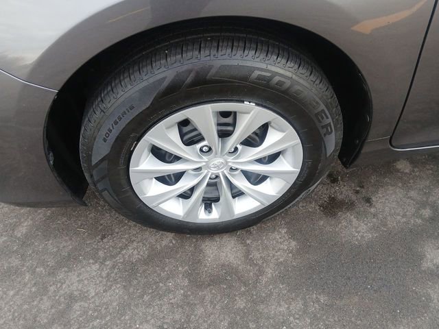 Used 2017 Toyota Camry LE image 10