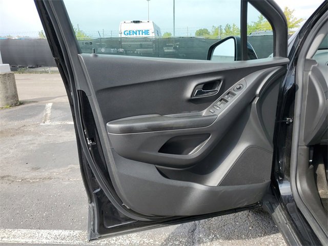 Certified 2022 Chevrolet Trax LS w/ Tint and Cruise Package image 21