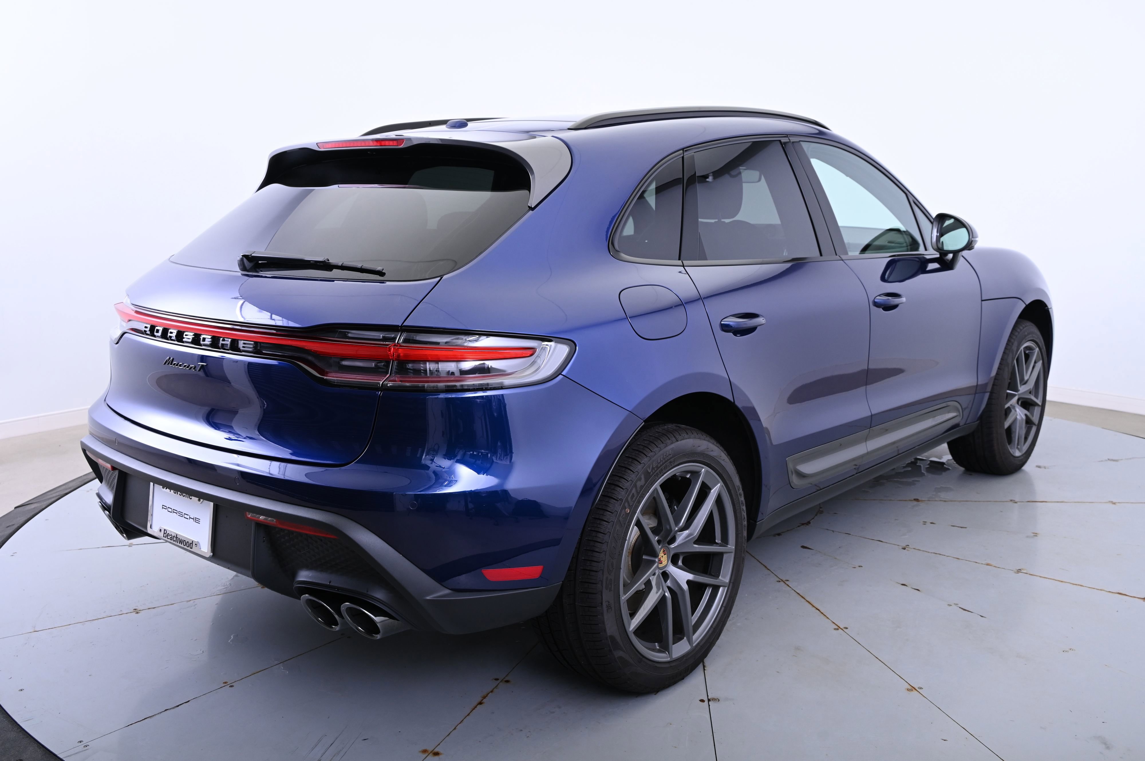 Certified 2025 Porsche Macan image 7