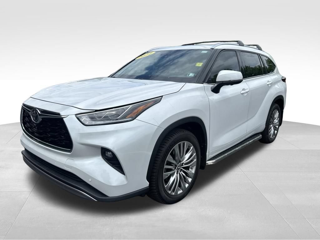 Certified 2024 Toyota Highlander Platinum AWD/4WD image 1