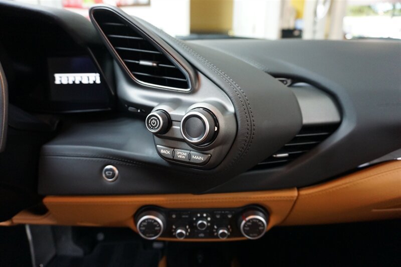 Used 2019 Ferrari 488 GTB RWD image 13