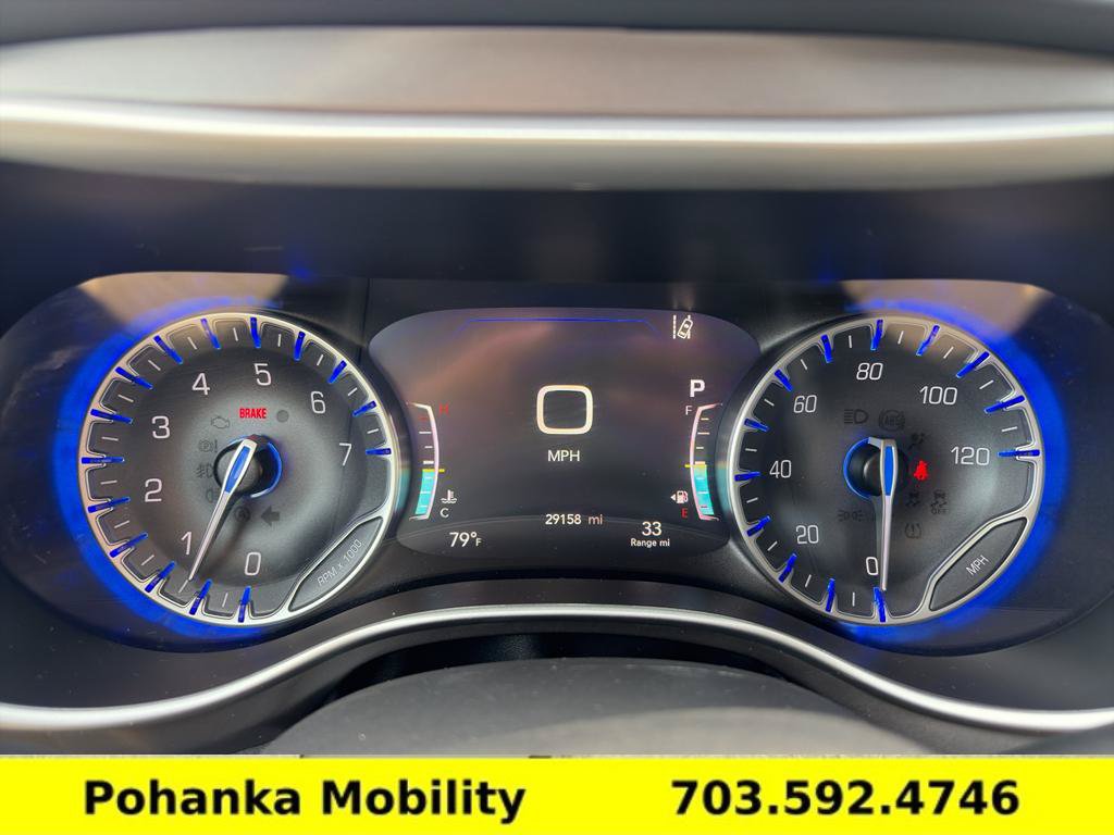 Used 2024 Chrysler Pacifica Touring-L FWD image 13