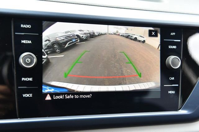Used 2023 Volkswagen Taos SE w/ Panoramic Sunroof Package image 12