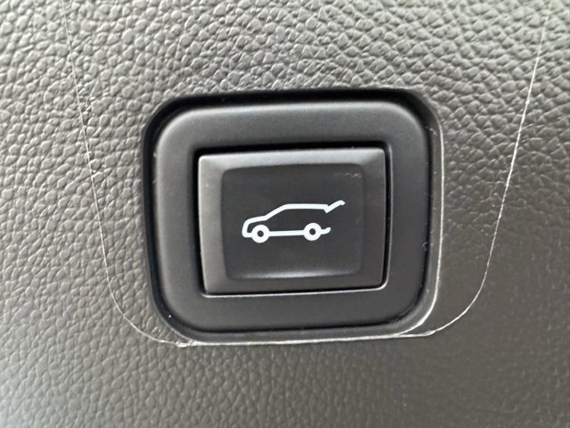 Certified 2023 Chevrolet Traverse RS w/ LPO, Floor Liner Package image 9