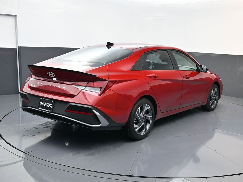 Certified 2025 Hyundai Elantra Sport image 4