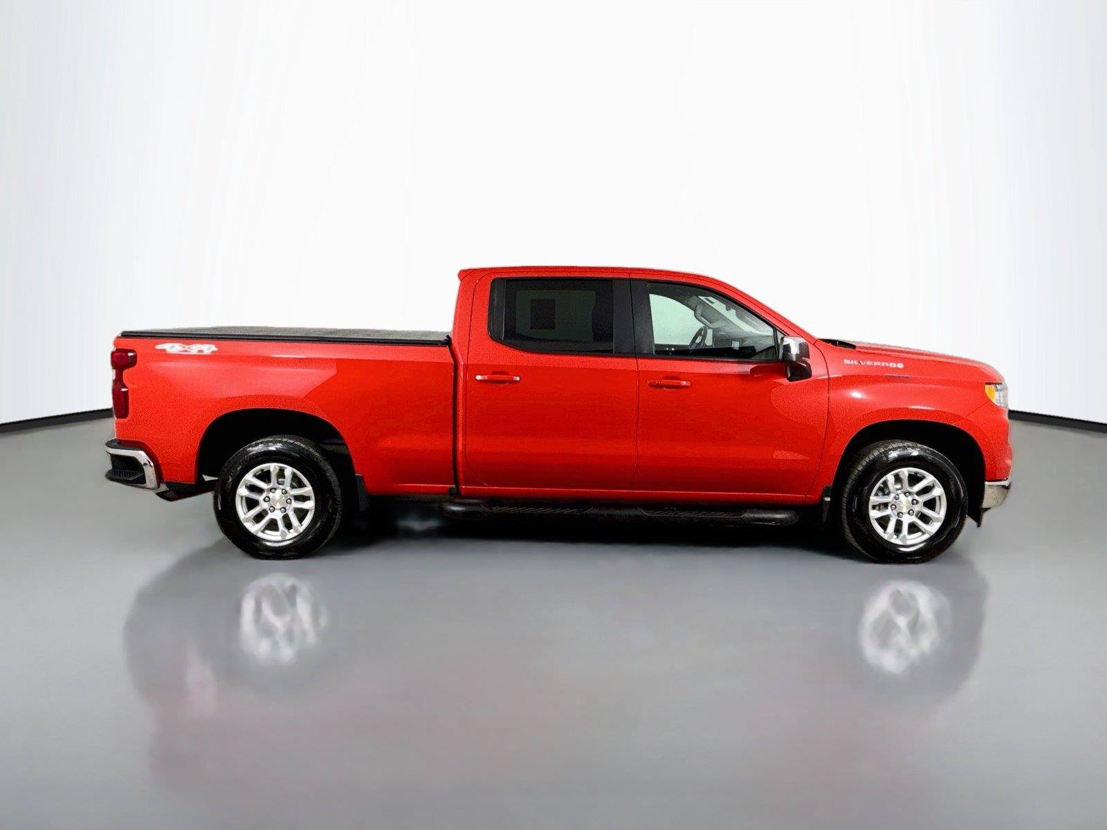 Used 2023 Chevrolet Silverado 1500 LT AWD/4WD image 13