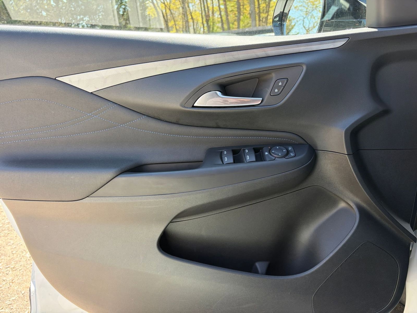 Used 2025 Buick Envista Sport Touring FWD image 18