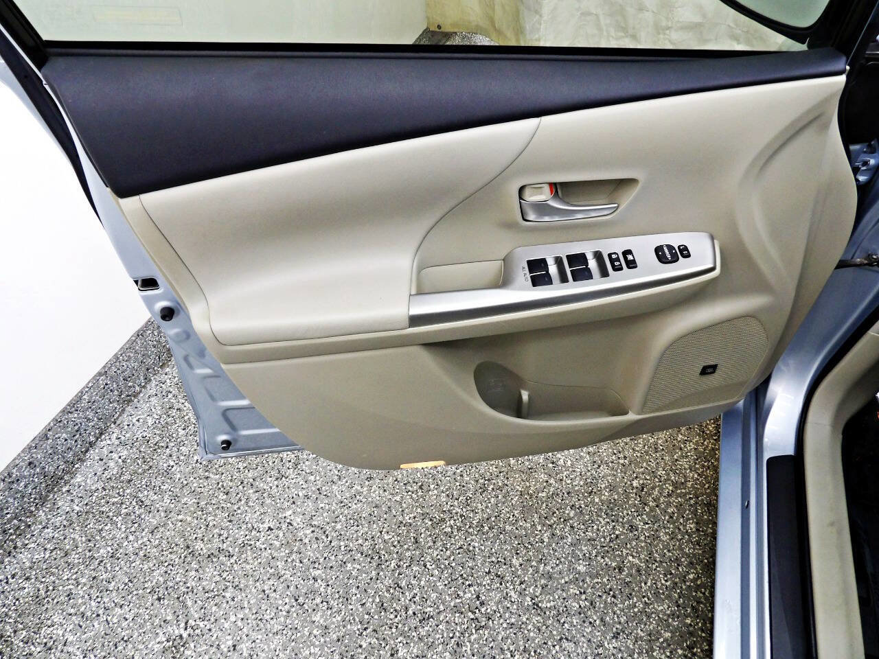 Used 2013 Toyota Prius V Five FWD image 7