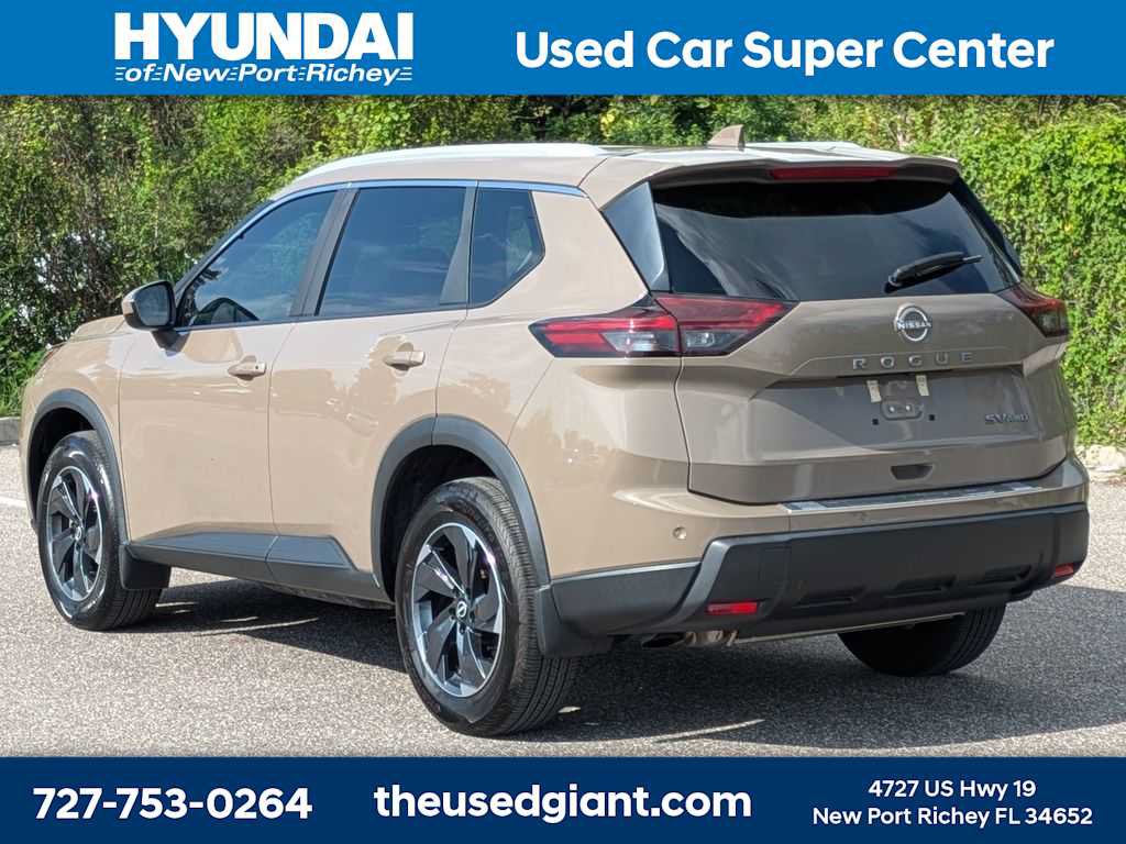Used 2024 Nissan Rogue SV w/ SV Premium Package AWD/4WD image 3