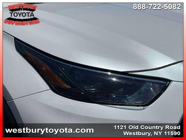 Used 2023 Toyota Highlander XLE AWD/4WD image 11