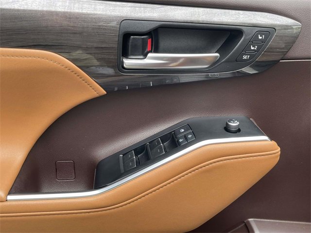 Used 2021 Toyota Highlander Platinum image 21