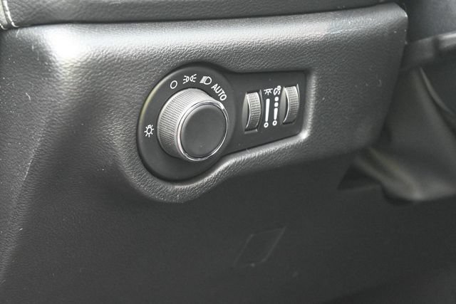 New 2027 Chrysler Pacifica Select AWD/4WD image 14