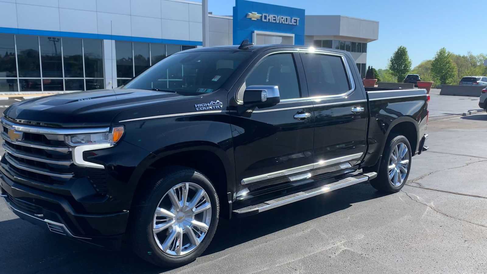 Certified 2023 Chevrolet Silverado 1500 High Country w/ High Country Premium Package AWD/4WD image 4