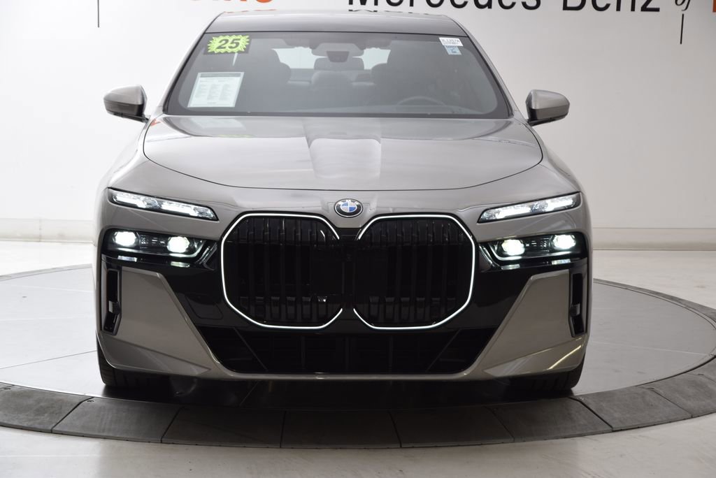 Used 2025 BMW 760i xDrive w/ Executive Package image 9