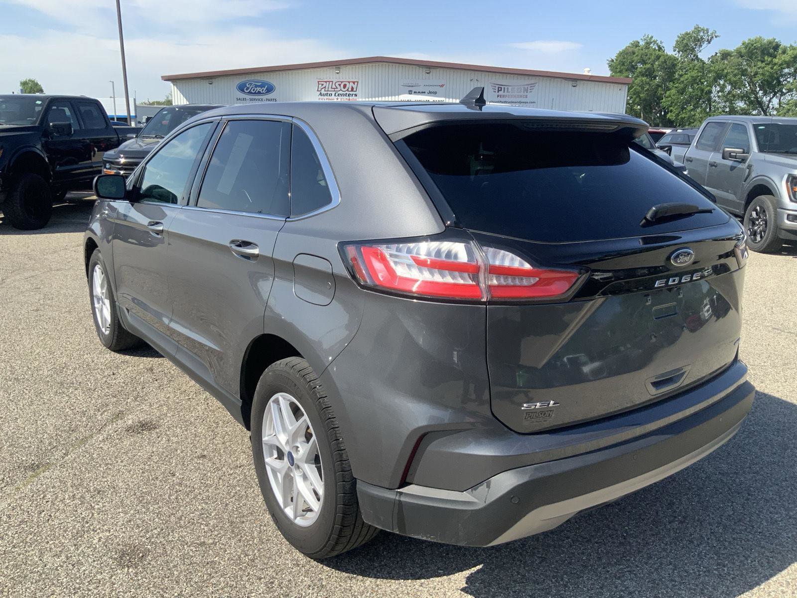 Used 2021 Ford Edge SEL w/ Convenience Package AWD/4WD image 6
