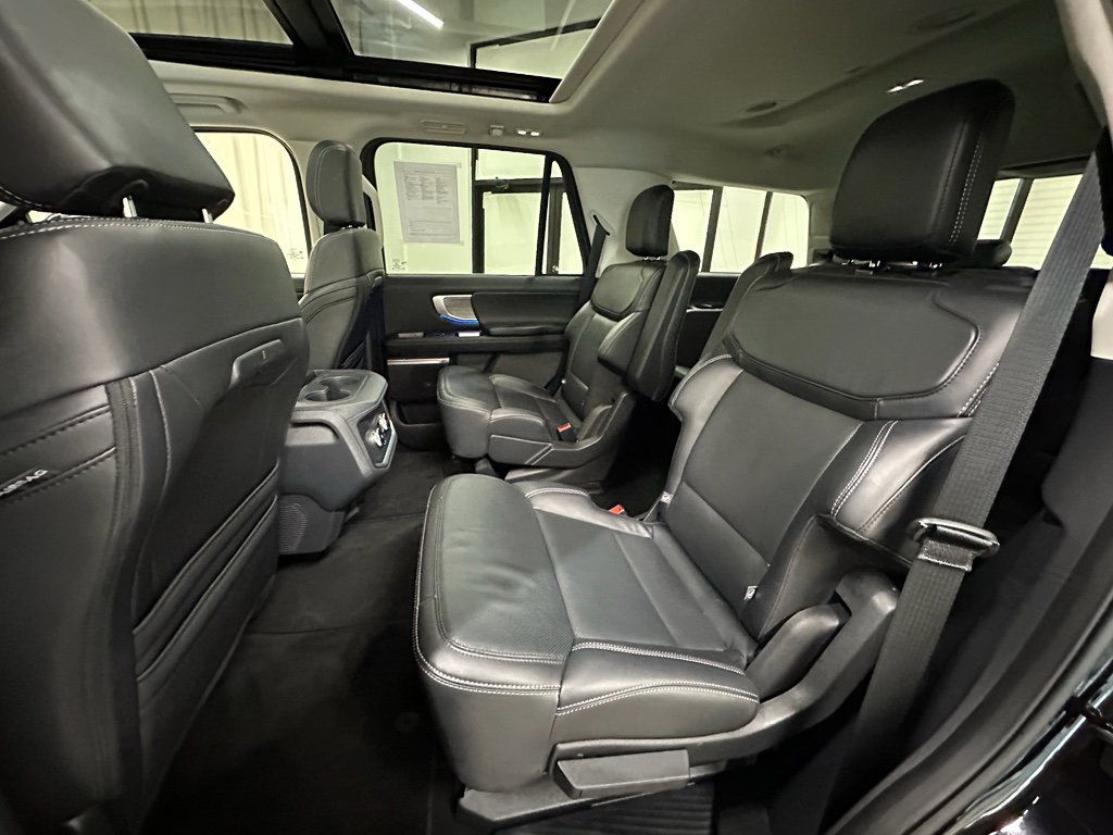 Used 2025 Ford Expedition Platinum image 18