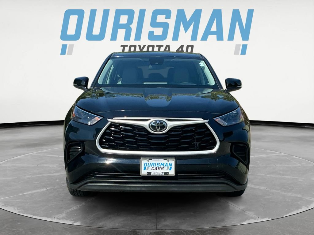Used 2023 Toyota Highlander L FWD image 2