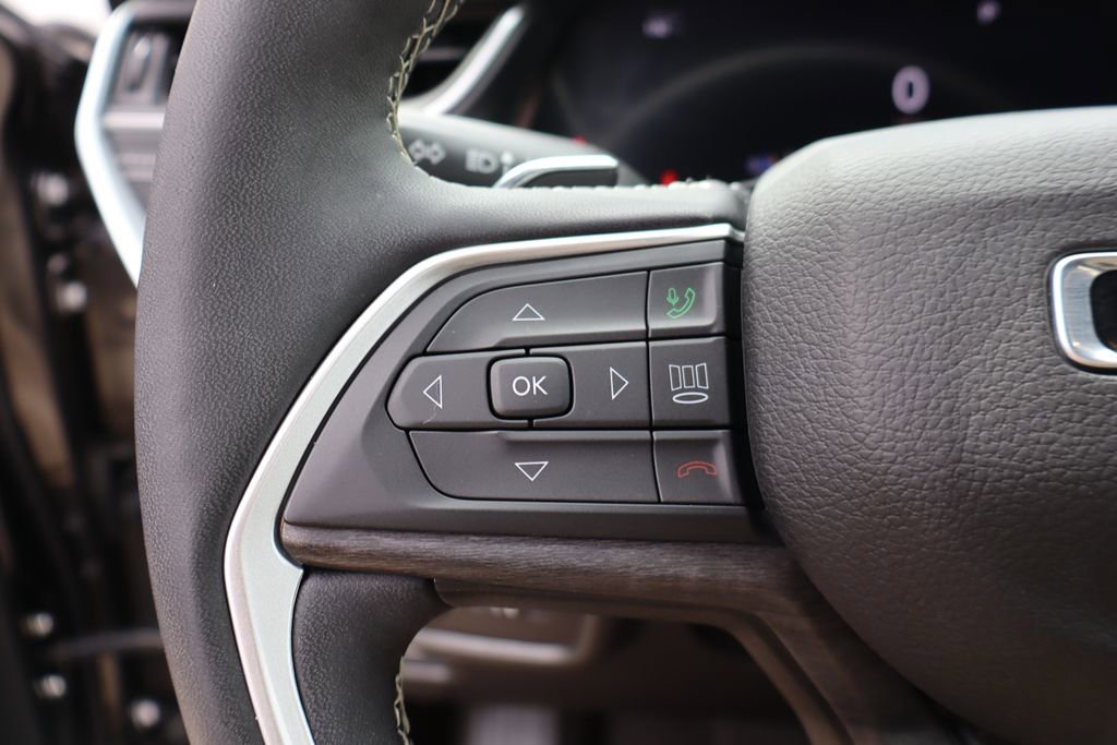 Used 2024 Jeep Grand Cherokee L Limited AWD/4WD image 15