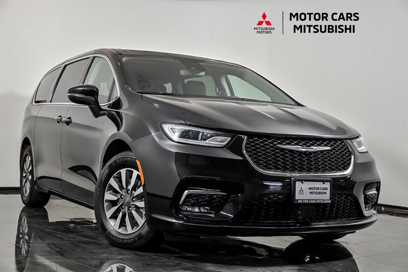 Used 2023 Chrysler Pacifica Touring-L