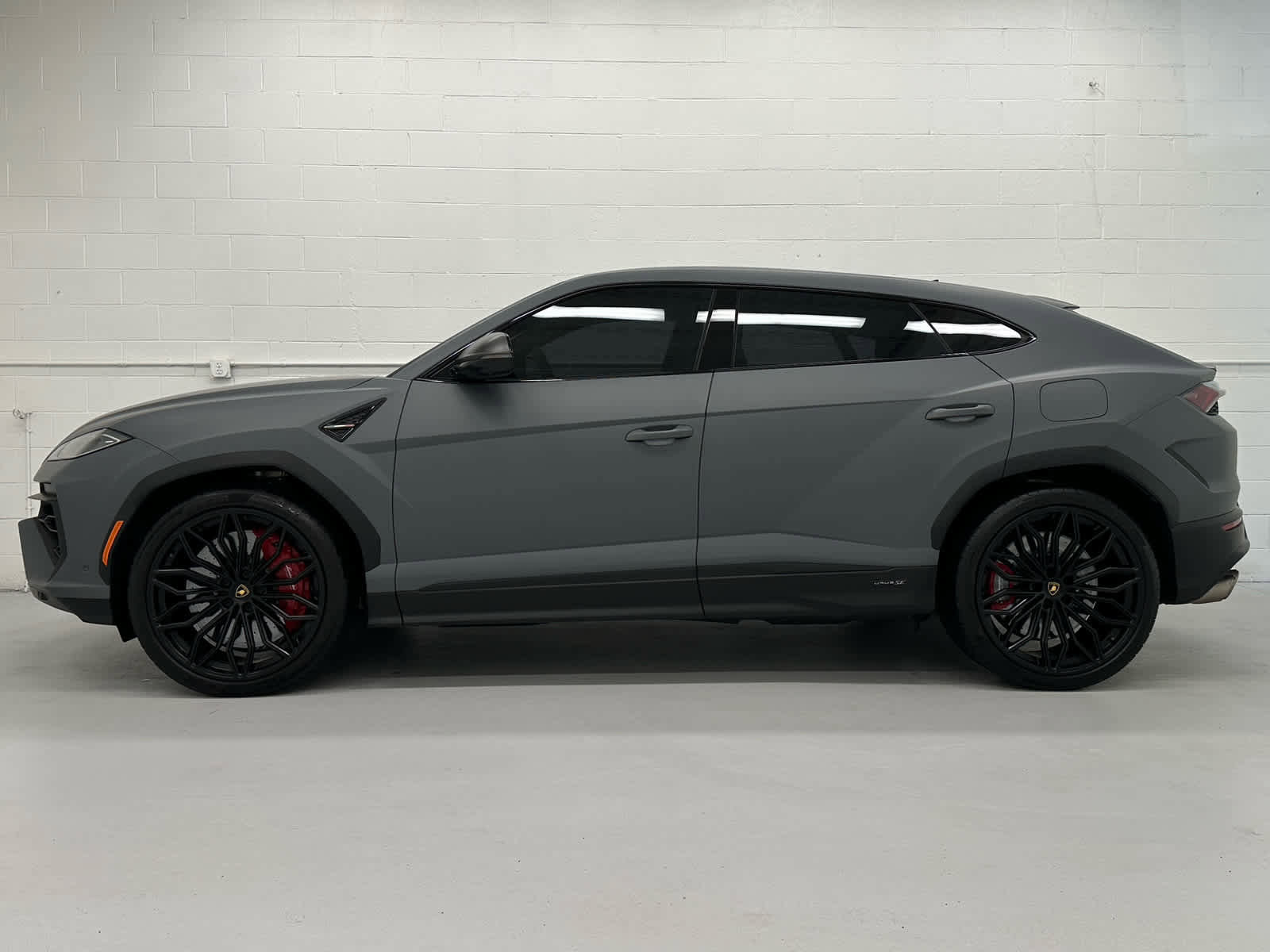 Used 2025 Lamborghini Urus SE image 45