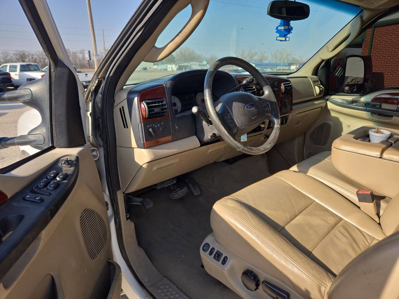 Used 2005 Ford F350 Lariat image 11