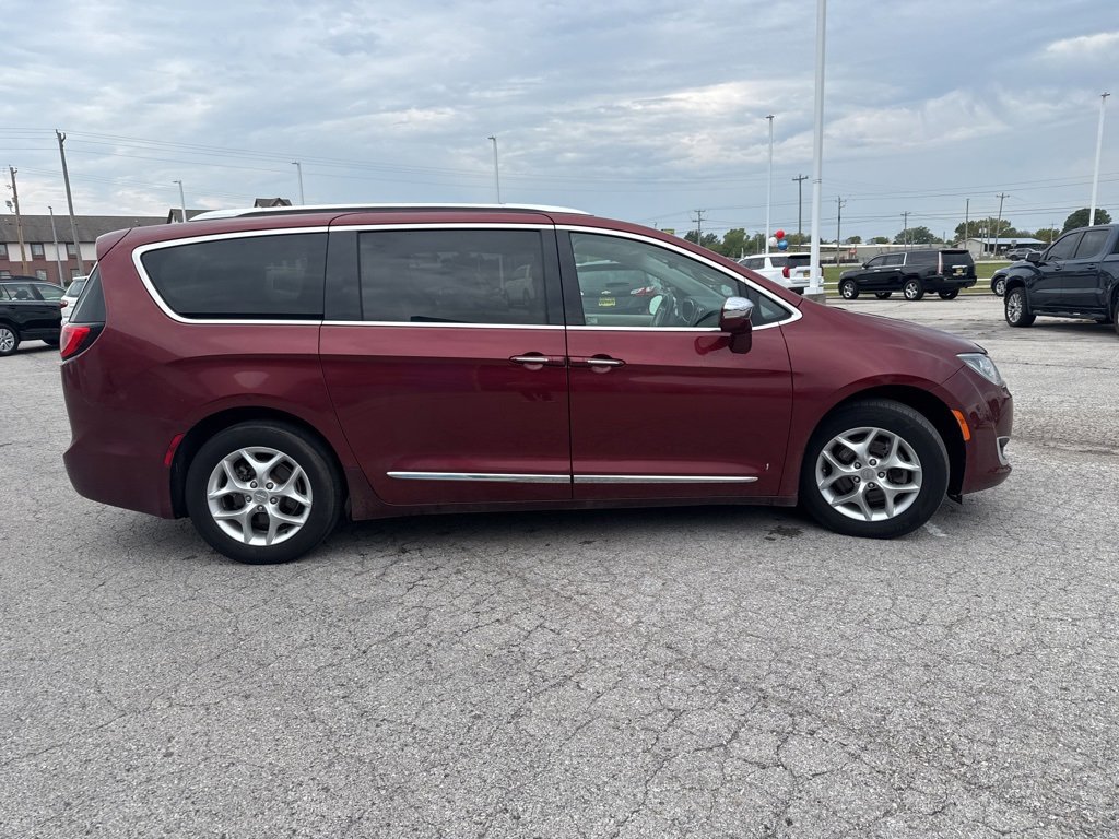 Used 2020 Chrysler Pacifica Limited image 4