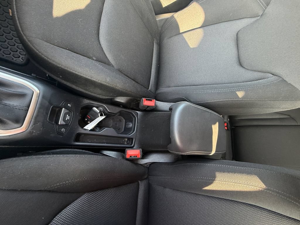 Used 2023 Jeep Renegade Latitude AWD/4WD image 30