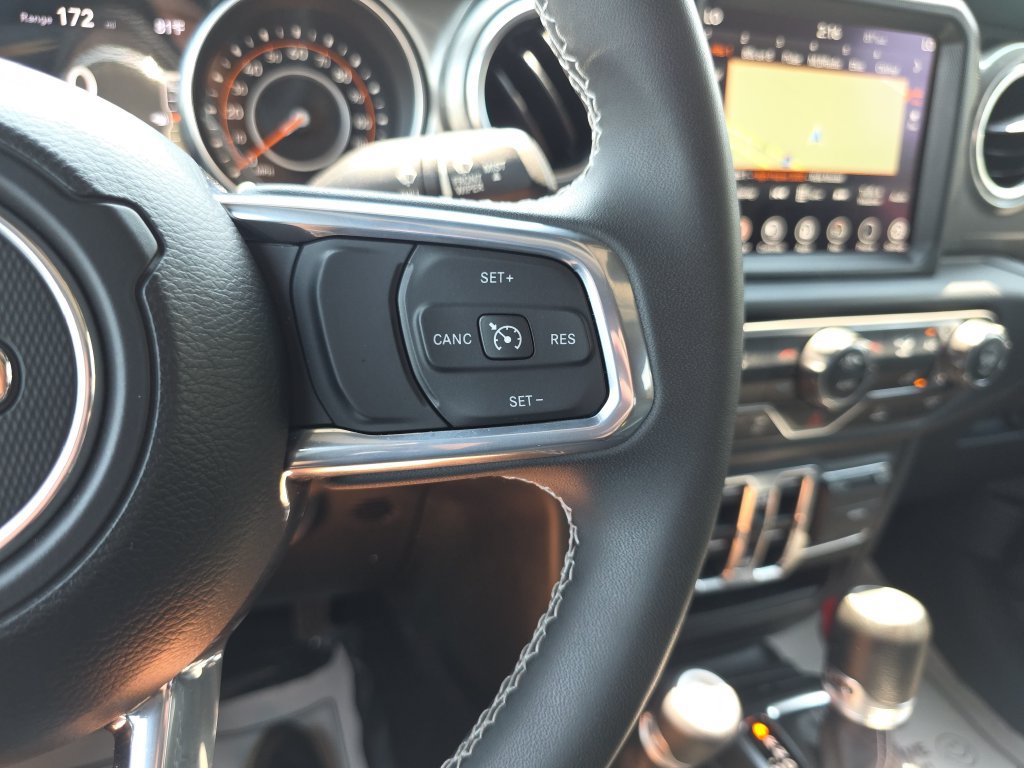 Used 2023 Jeep Gladiator Overland AWD/4WD image 18