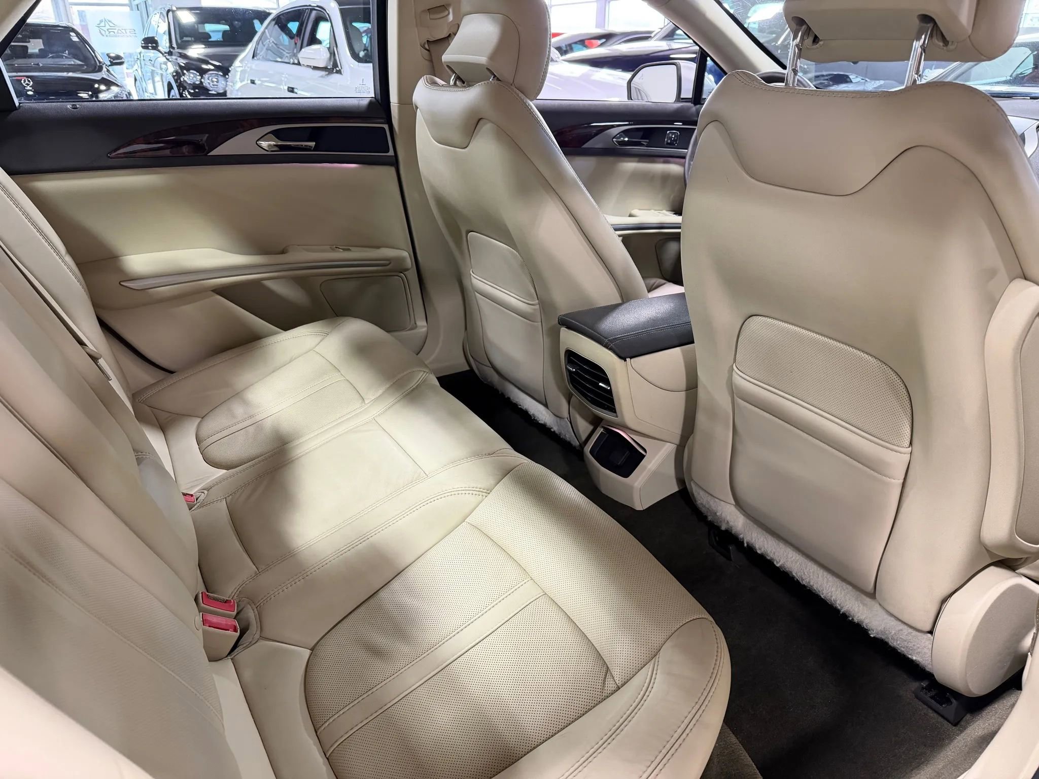 Used 2013 Lincoln MKZ image 24