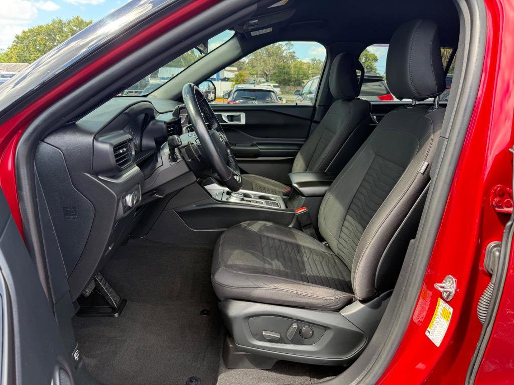 Used 2020 Ford Explorer XLT image 11