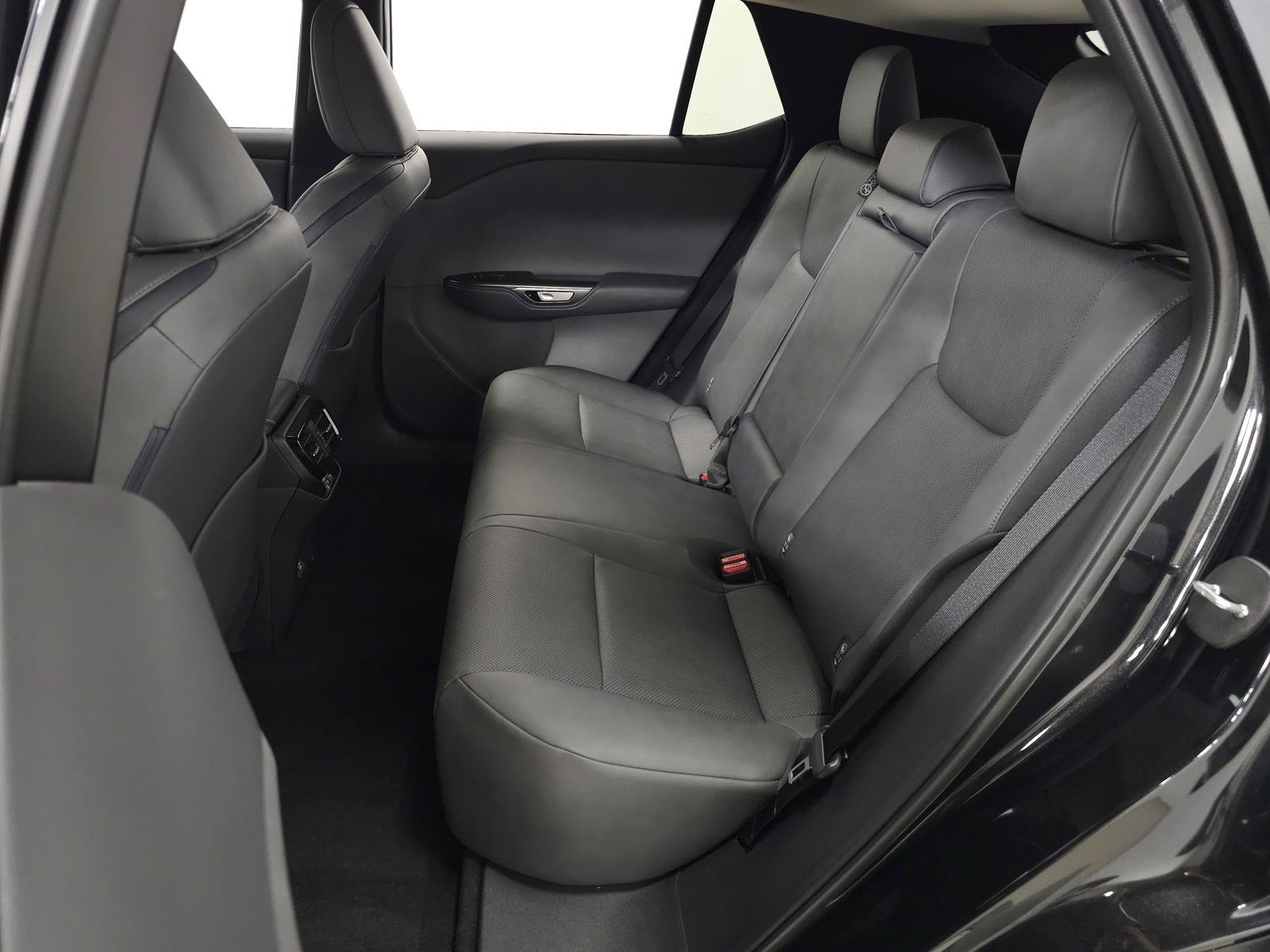 Used 2025 Lexus RZ 300e w/ Accessory Package (2T) FWD image 31