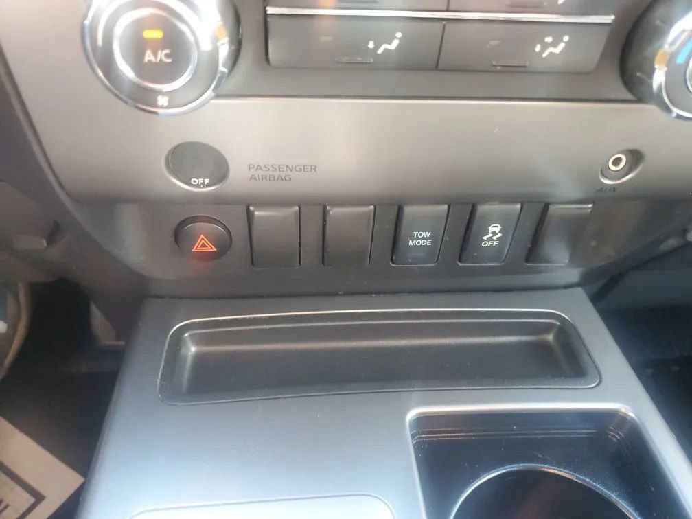 Used 2012 Nissan Titan SV AWD/4WD image 16