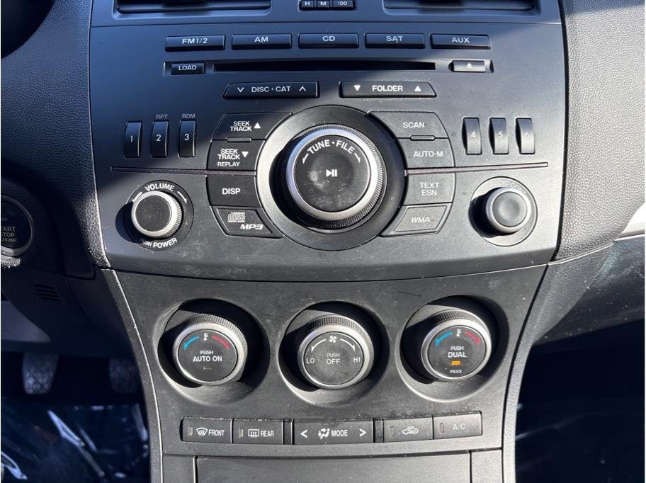 Used 2013 MAZDA MAZDA3 i Touring image 16