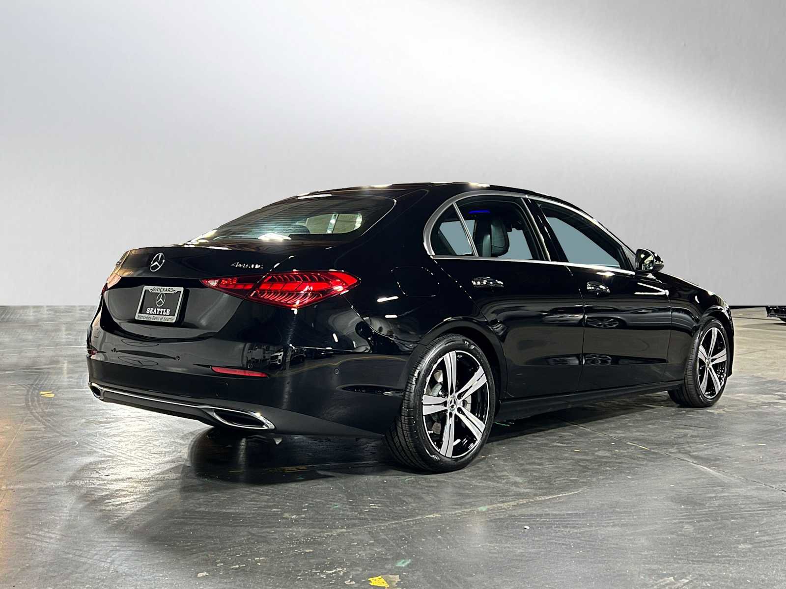 Used 2025 Mercedes-Benz C 300 4MATIC Sedan image 3