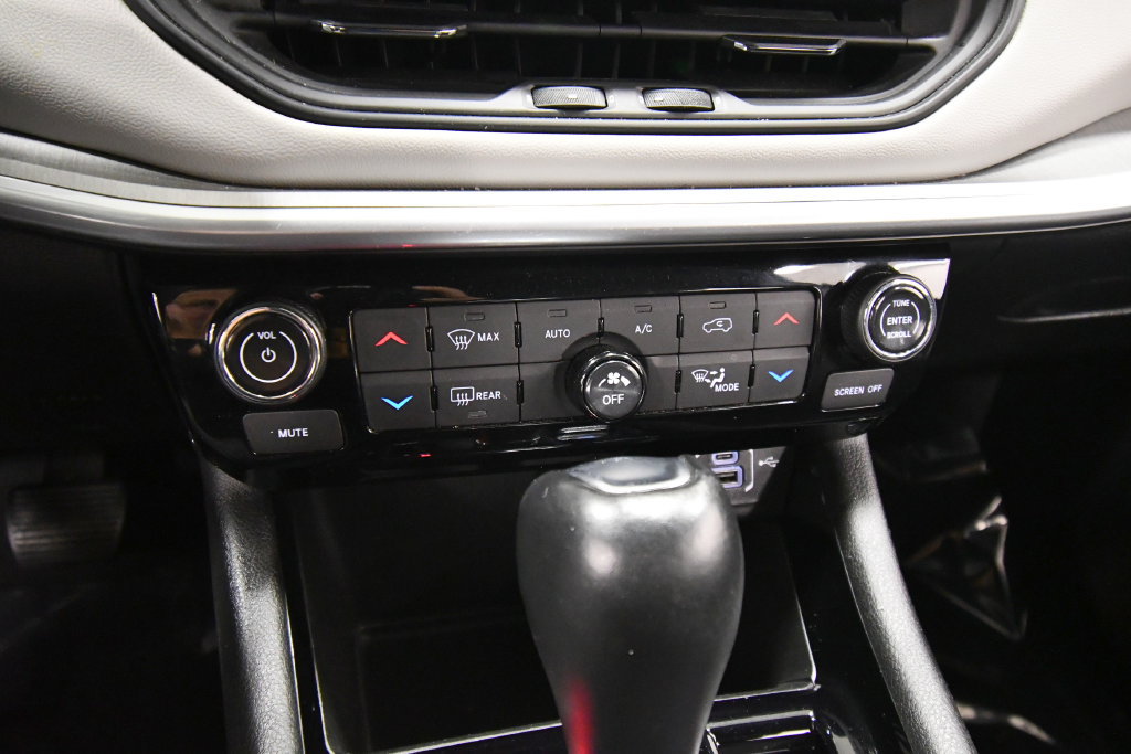 Used 2025 Jeep Compass Limited AWD/4WD image 25