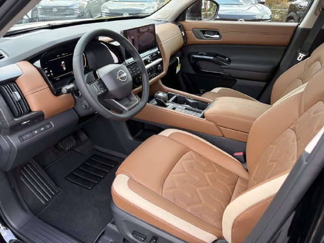 New 2026 Nissan Pathfinder Platinum FWD image 11