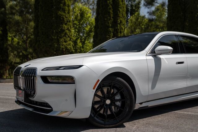 Used 2024 BMW i7 eDrive50 image 3