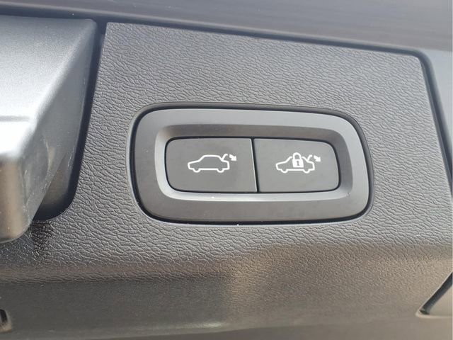 Used 2022 Volvo XC60 B5 Momentum AWD/4WD image 29