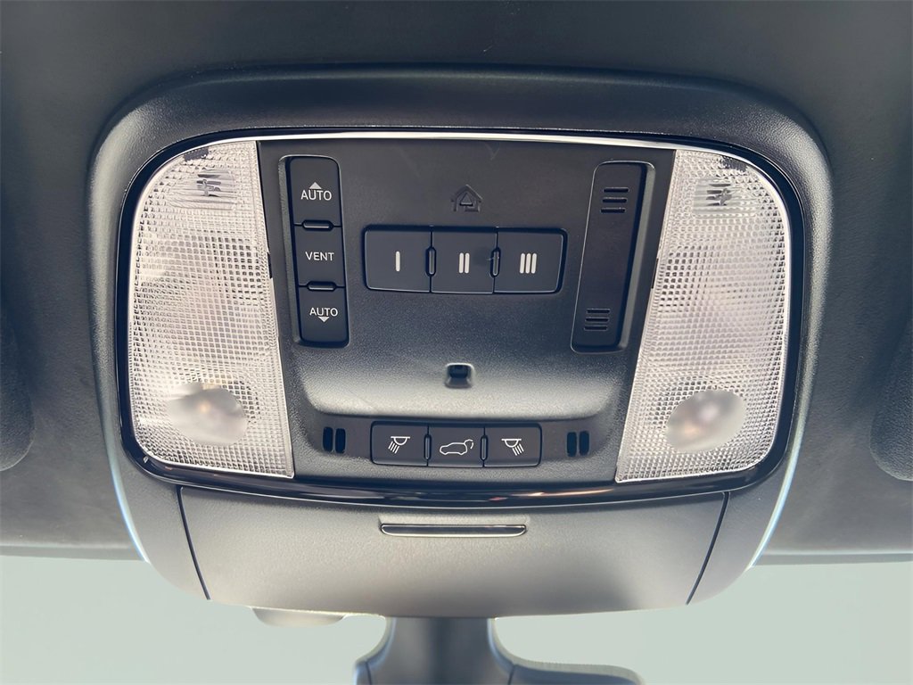 Used 2025 Dodge Durango R/T image 37