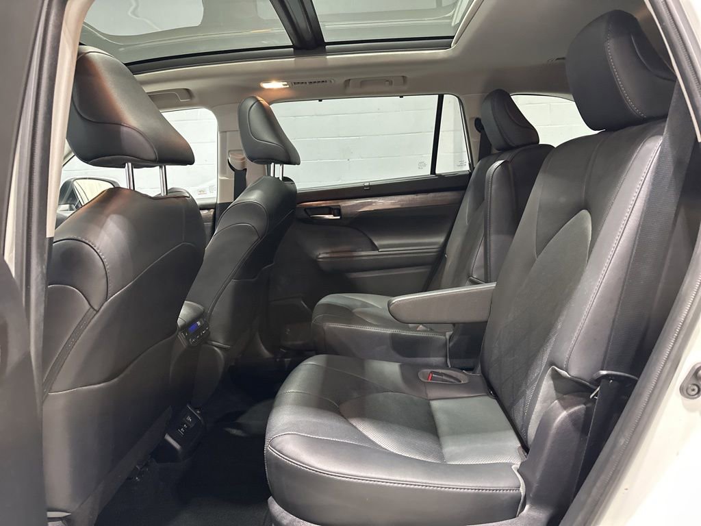 Certified 2020 Toyota Highlander Platinum AWD/4WD image 17