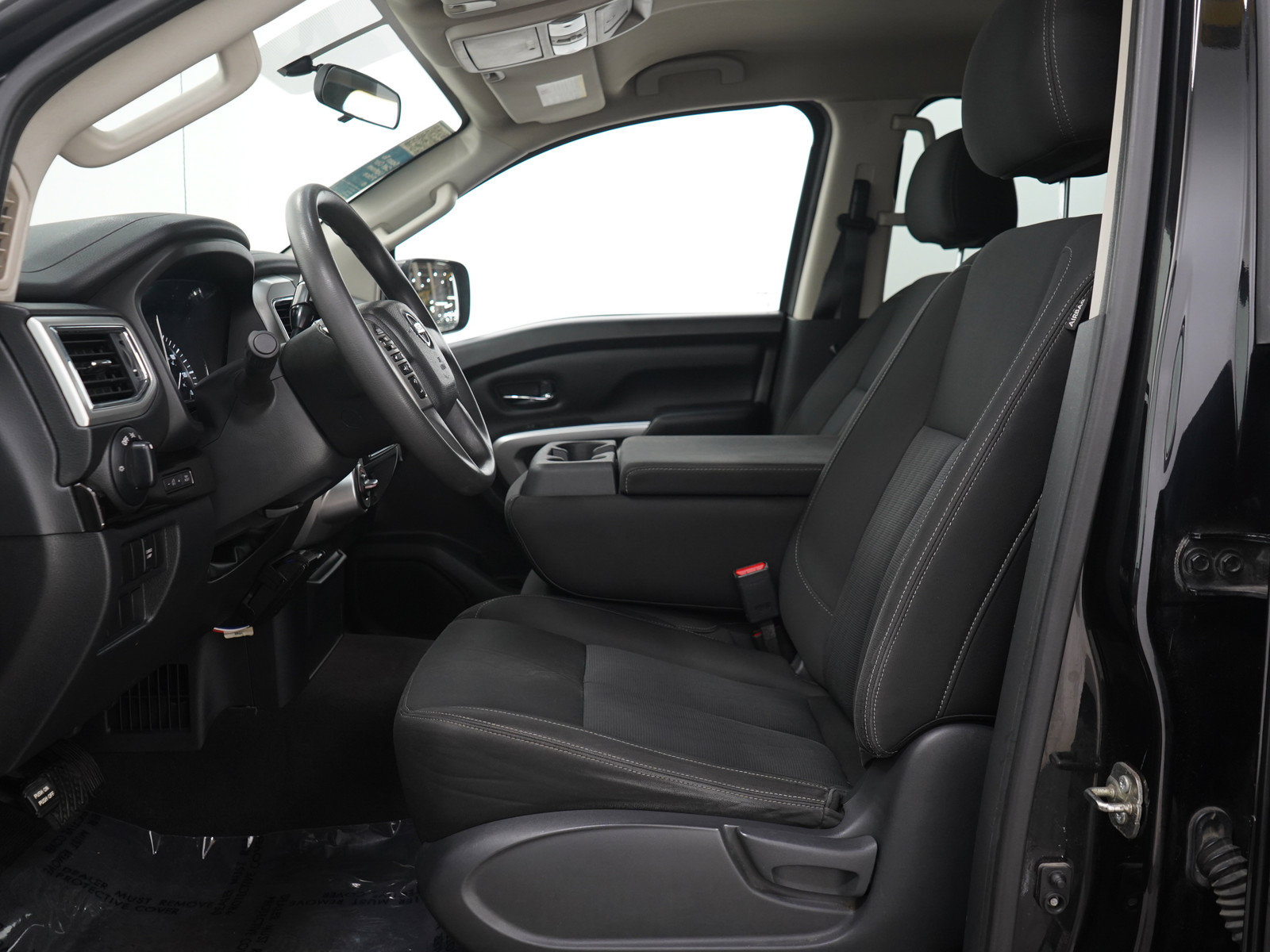 Used 2017 Nissan Titan SV AWD/4WD image 23