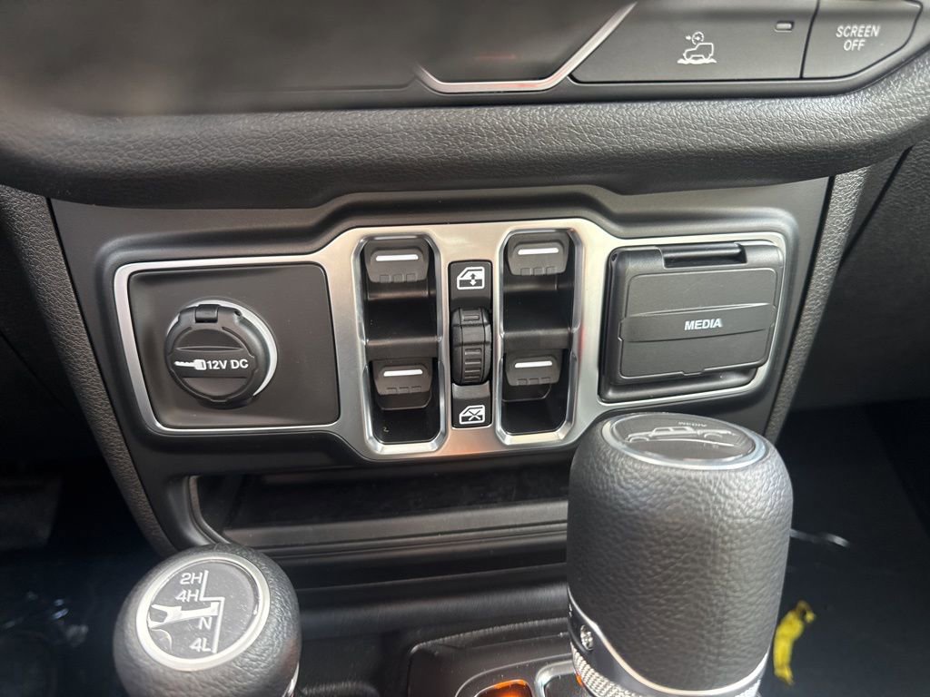 New 2025 Jeep Gladiator Sport image 32