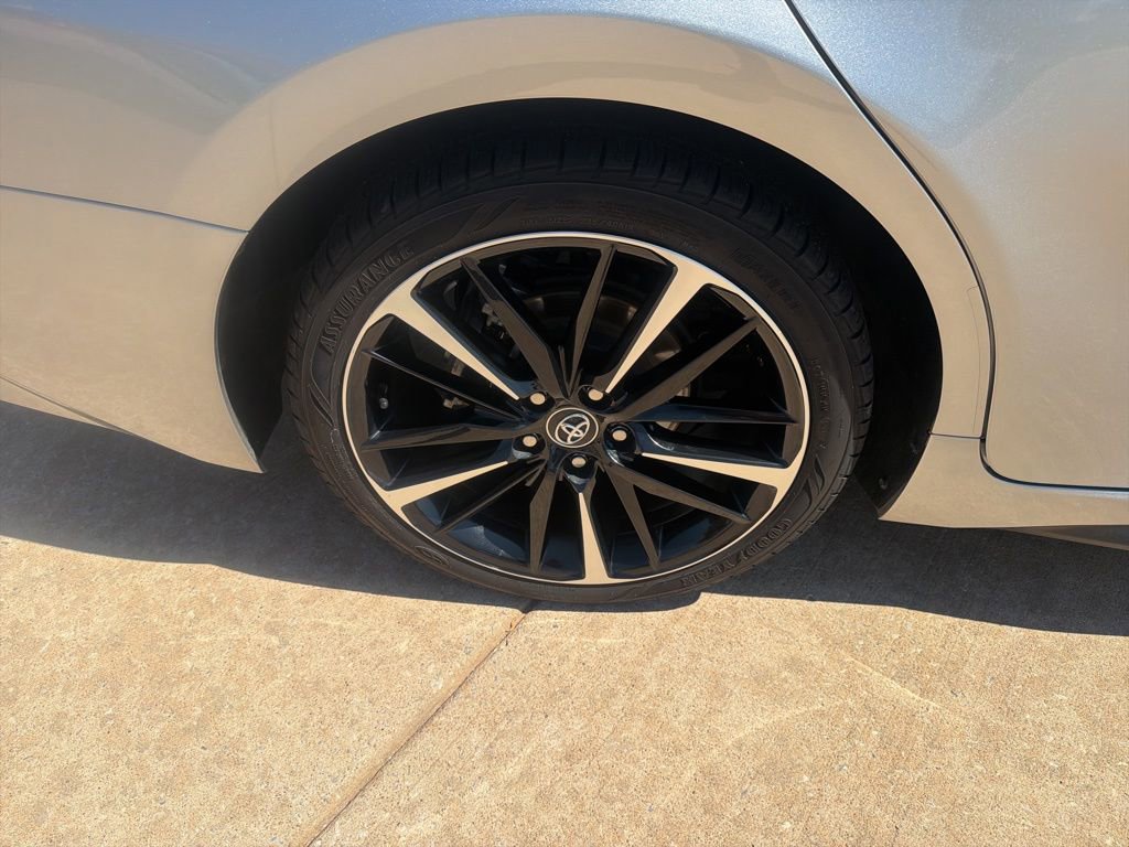 Used 2020 Toyota Camry XSE image 32