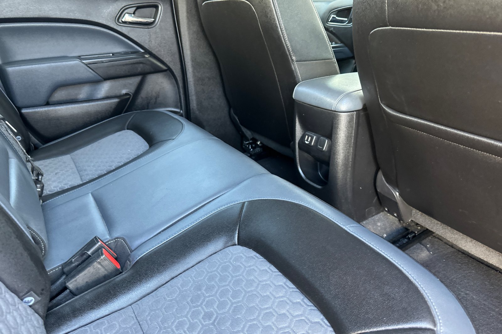 Used 2019 Chevrolet Colorado Z71 AWD/4WD image 17