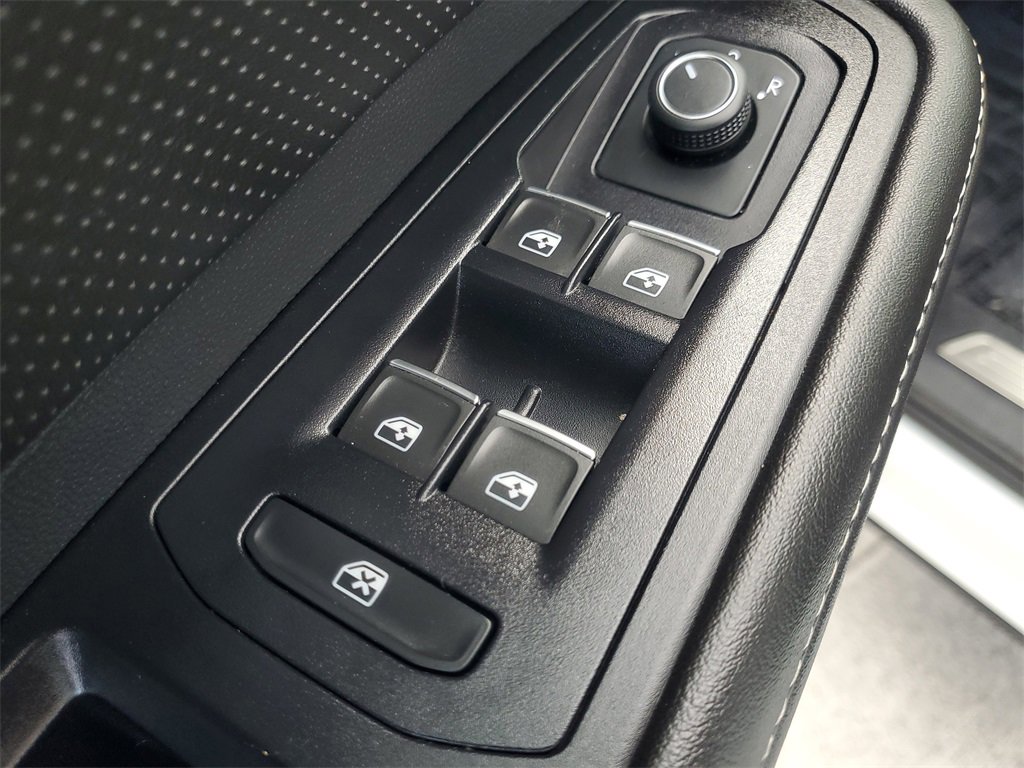 Used 2025 Volkswagen Atlas SE image 20