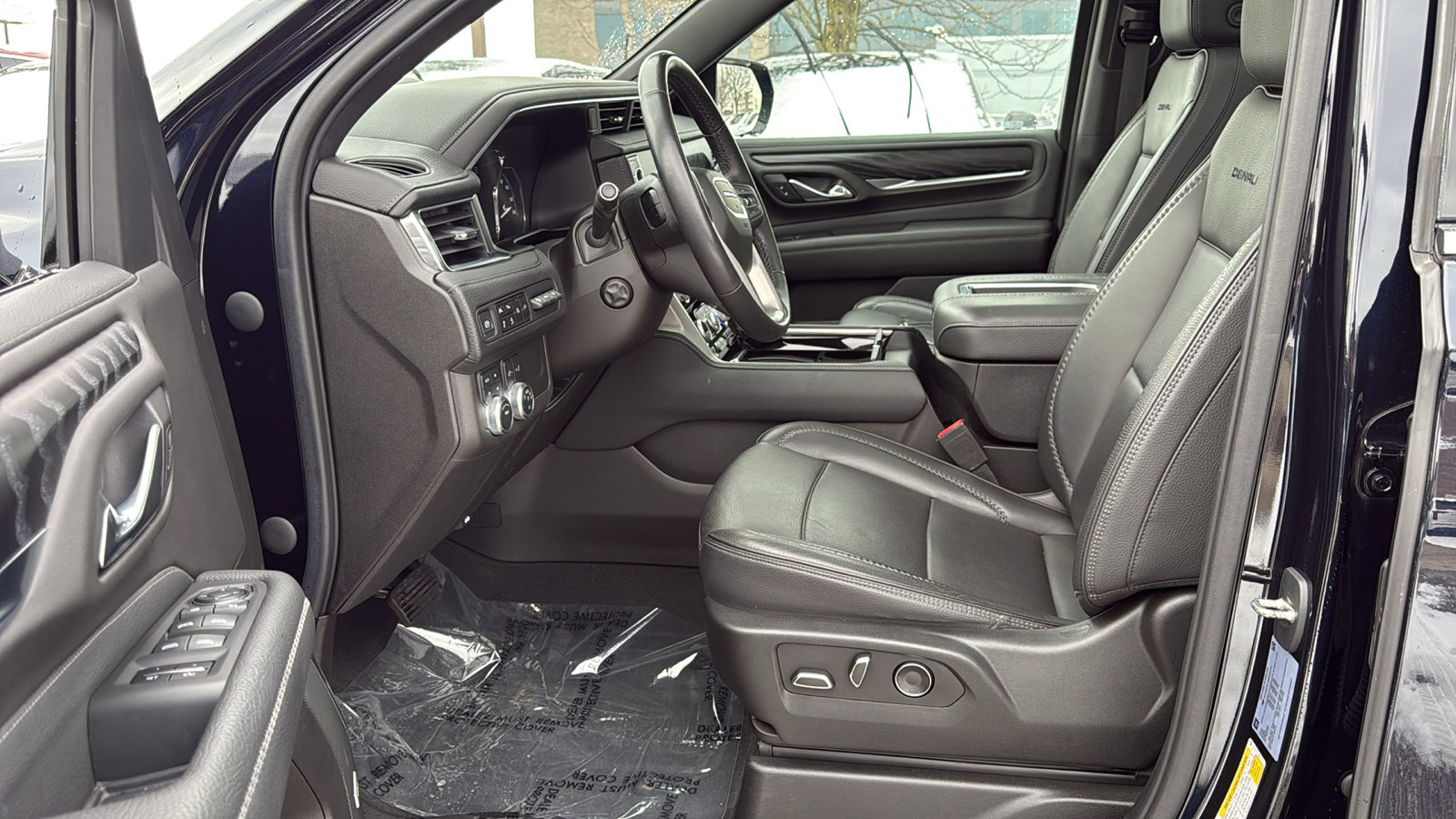Used 2021 GMC Yukon Denali w/ Denali Premium Package image 8